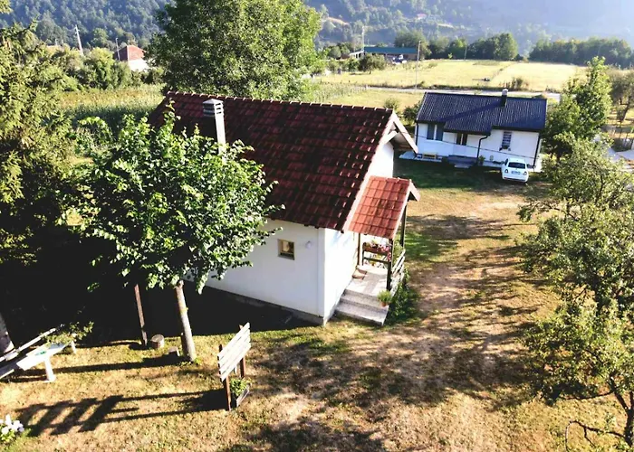 Kosta\'S White House