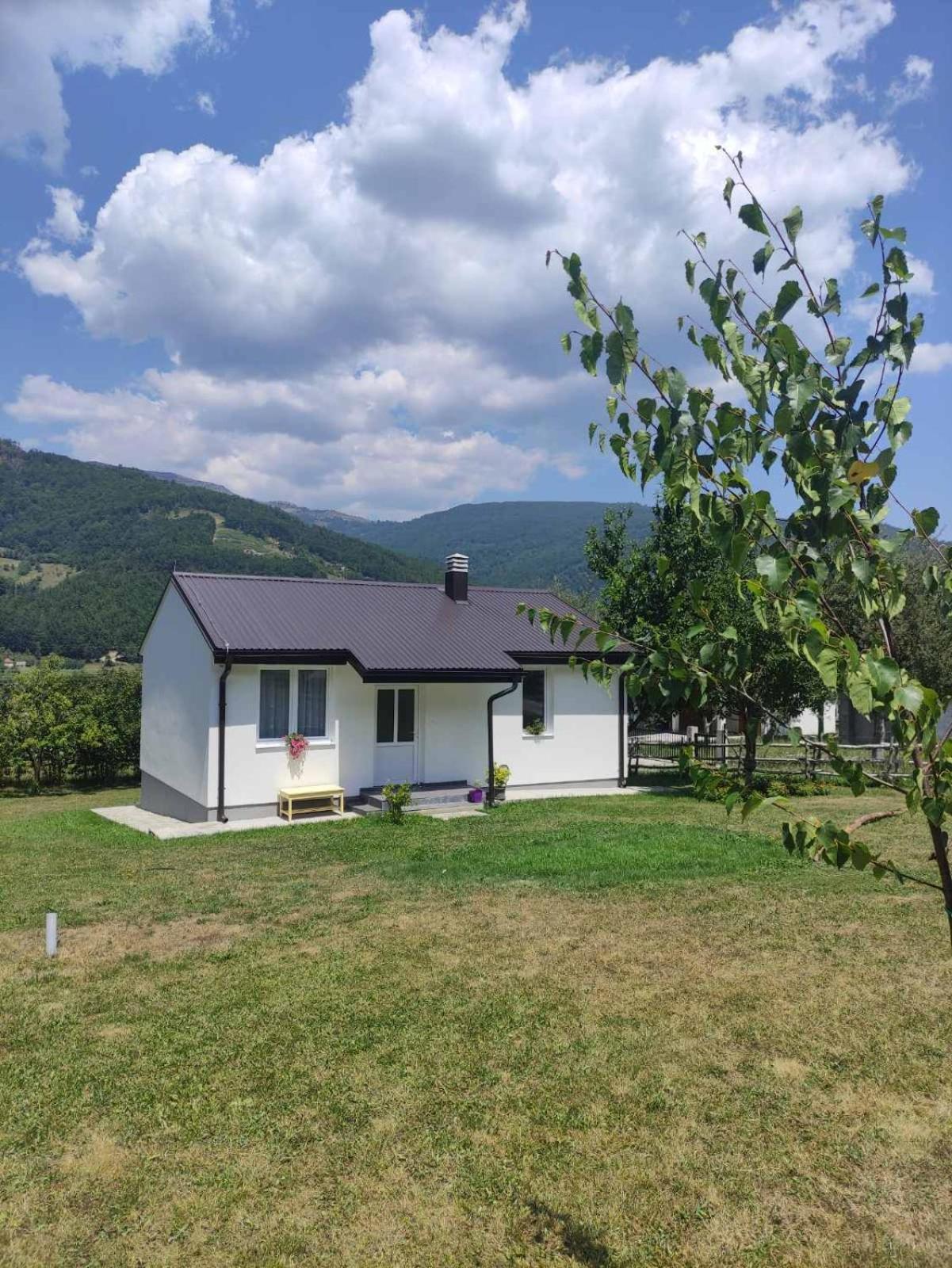 Vakantiehuis Kosta's White House Plav