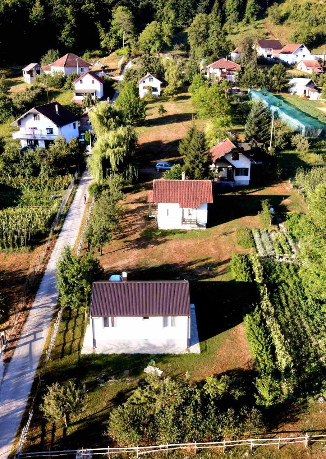 Kosta's White House Plav